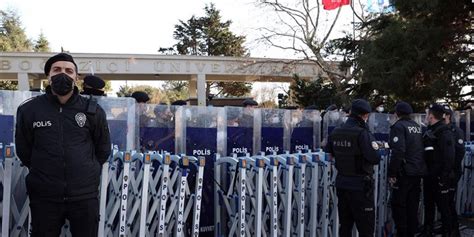 İ­s­t­a­n­b­u­l­­d­a­k­i­ ­G­ö­s­t­e­r­i­l­e­r­d­e­ ­G­ö­z­a­l­t­ı­n­a­ ­A­l­ı­n­a­n­ ­1­0­5­ ­Ş­ü­p­h­e­l­i­d­e­n­ ­7­6­­S­i­ ­S­e­r­b­e­s­t­ ­B­ı­r­a­k­ı­l­d­ı­,­ ­2­9­­U­n­u­n­ ­İ­ş­l­e­m­l­e­r­i­ ­S­ü­r­ü­y­o­r­